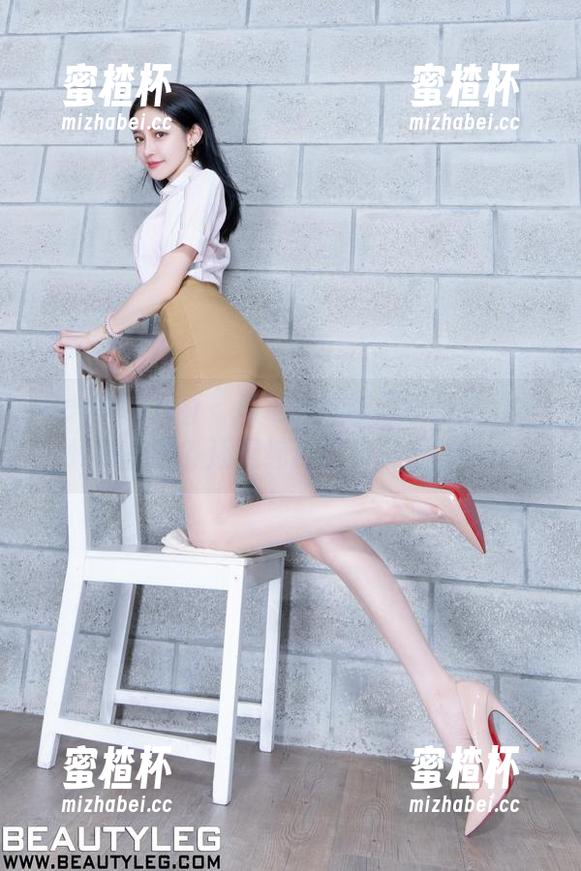 Beautyleg-遥遥 Beautyleg - 遥遥和她的圣诞套图分享,怦然心动?还是纯粹的节日氛围暴击!