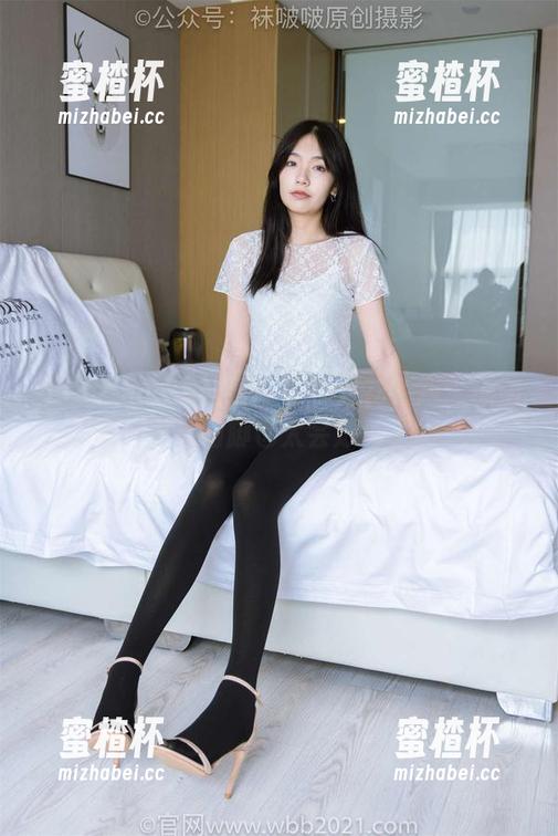 BoBoSocks袜啵啵-泡芙 BoBoSocks袜啵啵 - 裸足花絮版:原图里,泡芙的脚也太会放松了吧!