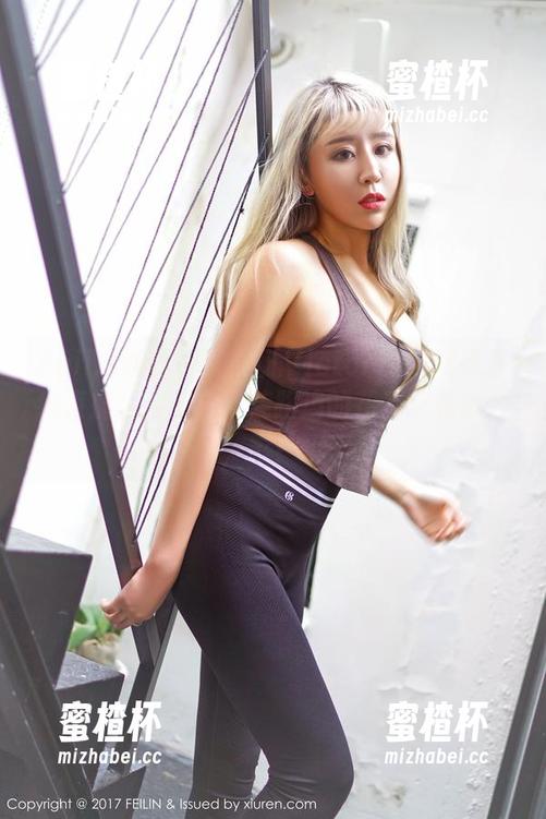 Feilin嗲囡囡-果儿Victoria Feilin嗲囡囡 - 果儿Victoria与旗袍在线直播:穿上它,连路边的花都想和我合影!