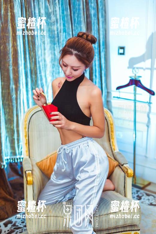 GIRLT果团网-周妍希 GIRLT果团网 - 图片更新提醒!周妍希的白裙又来了,难道说她也入秋了?
