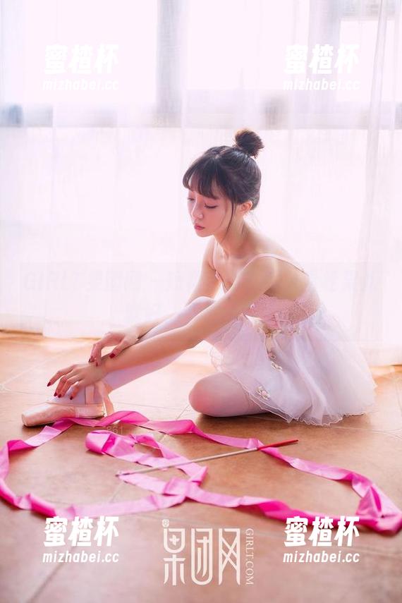 GIRLT果团网-松果儿 GIRLT果团网 - 短裙图集?哦,看松果儿就好,下载随意!