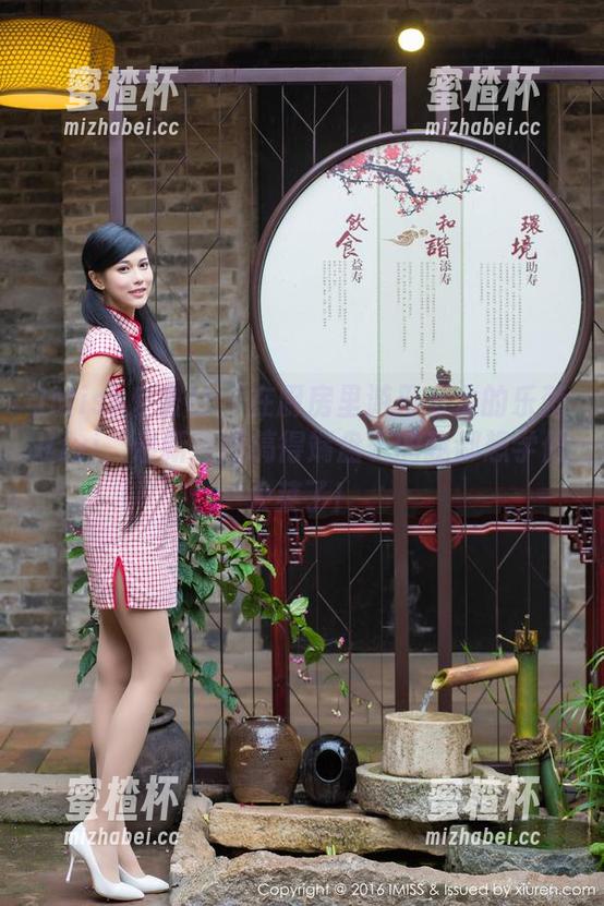 IMiss爱蜜社-乐薇Vivi IMiss爱蜜社 - 在厨房里游刃有余的乐薇Vivi,最新原图搞得端盘子的我都想学做大菜了!
