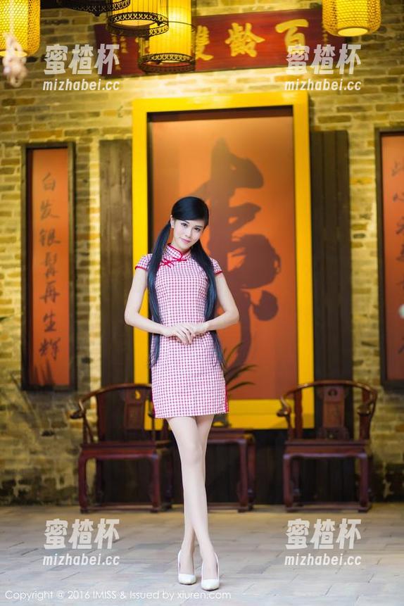 IMiss爱蜜社-莉娜lena IMiss爱蜜社 - 就算是肉丝,也得免费搞图集嘛,莉娜lena果断上线!