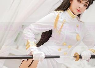 在这条连衣裙里,MiMi Chan又化身时尚大师,还更新了一点小彩蛋,你们发现了吗?