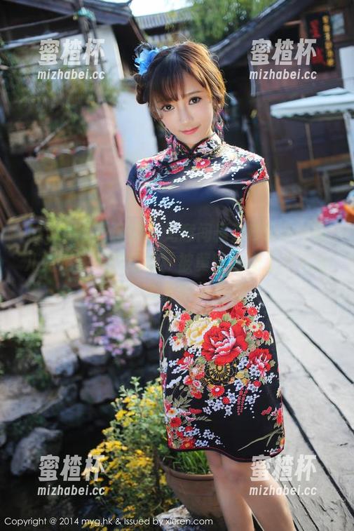 MyGirl美媛馆 - 无意间看到Barbie可儿的定制校园写真，被黄昏色染上了几分温柔，心里悄悄念叨。