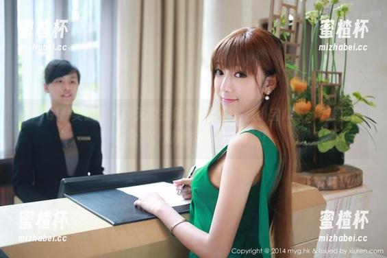 MyGirl美媛馆 - 今天的主角是她的脚！徐小宝Jessie美足套图分享，脚底板的高光时刻！