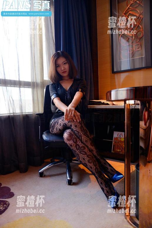 PANS - 社交媒体上HOOK掉的高清套图：依依当厨娘，这才是吸引之道吧？