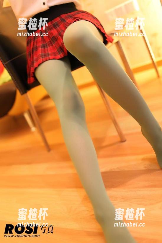 ROSI - 为啥都说美腿？看一眼杨晨晨的无圣光原图，你会理解我说的话。