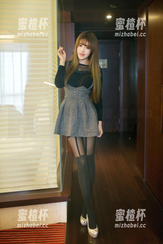 TuiGirl推女郎 - 短裤图包里，赵惟依的每一张都是态度，我居然也入坑了！