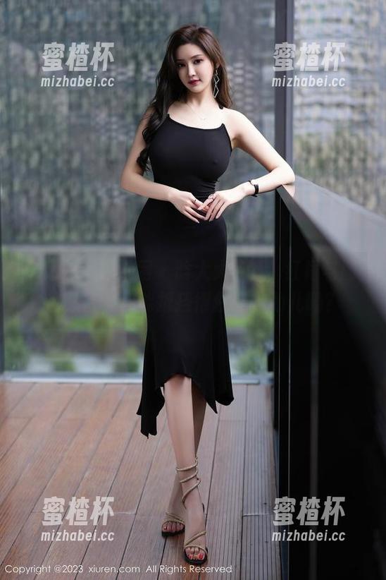 Xiuren秀人网-晗大大Via Xiuren秀人网 - 晗大大Via,红裙与图包必备,你能抵挡得住这种劲儿吗?
