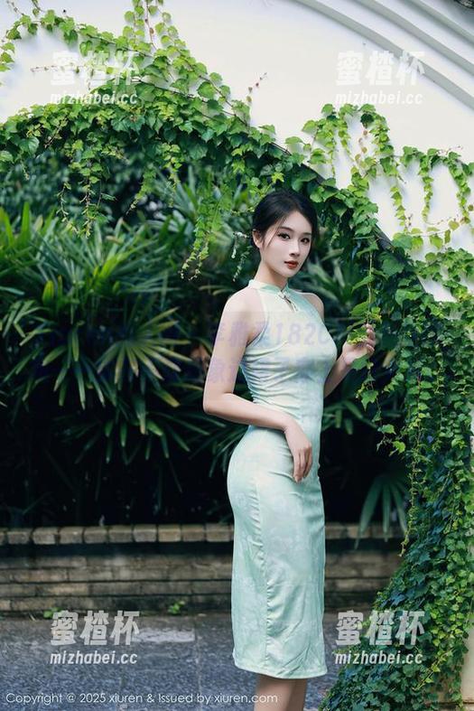 Xiuren秀人网 - 李雅柔182CM的灰丝图集——实在不敢想象这裙子穿上是啥效果。