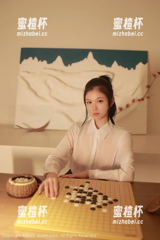 Xiuren秀人网-白白Alina Xiuren秀人网 - 白白Alina的自拍图集来袭,在线时光机,快来围观一下。