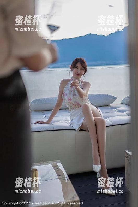 Xiuren秀人网-龙泽美曦 Xiuren秀人网 - 看龙泽美曦穿旗袍,免费原图让人心动不已,这背景太养眼了!
