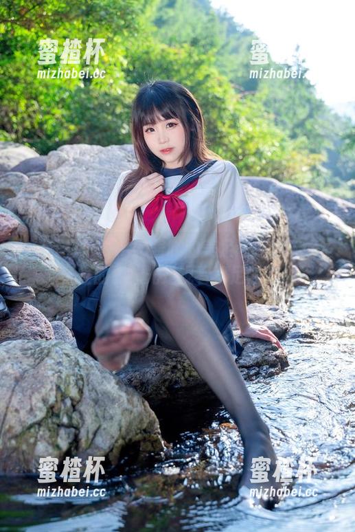 miko酱吖 这些图片!miko酱吖的美足让我想了好多奇怪的事,光是观看就足够了。