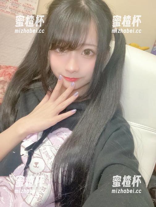 Wendy携带奶牛写真，引发“牛排”讨论