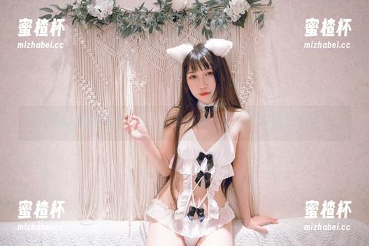 不呆猫 不呆猫的最新写真,兽耳加身,却一点也不呆的高能演绎!