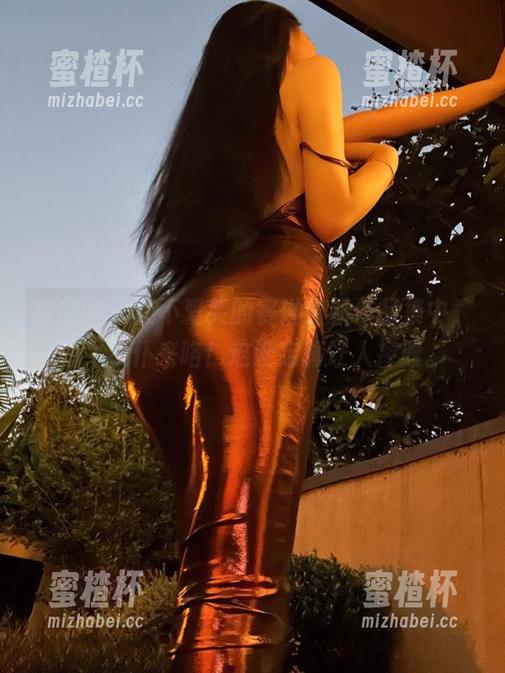 不爱笑的赛琳 微密圈 - 在不爱笑的赛琳最新作品集中,奶牛女仆来咯!这设定真让人捧腹。