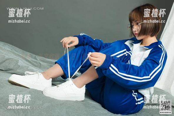 丽柜-文欣 丽柜 - 当文欣遇上夏日,最新作品竟有点让人小窃喜。