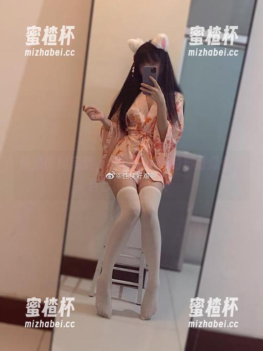 佳佳酱ovo 私拍比例完美,佳佳酱ovo的脚好像都有自己的小宇宙!
