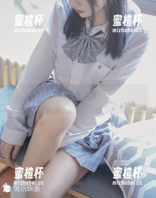 兔玩映画 兔玩映画呈现:熊猫黑丝少女,高清捕捉她那份悠闲的气息。