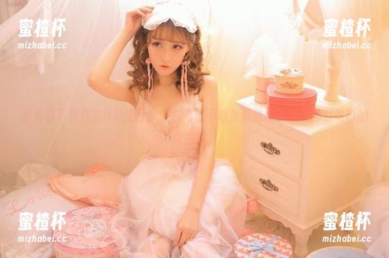 在下萝莉控ii 看着在下萝莉控ii礼服合集,脑海里不知为何想起了好几部老电影的女主角。