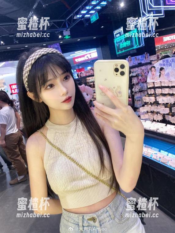 大肉丸Amiee 大肉丸Amiee户外做得不错,真有种‘我也想试试’的冲动呢!