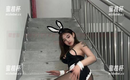 微密圈 - 小优优子和牛仔裤下的故事，私拍图片总隐藏着更多哦，慢慢体会吧！