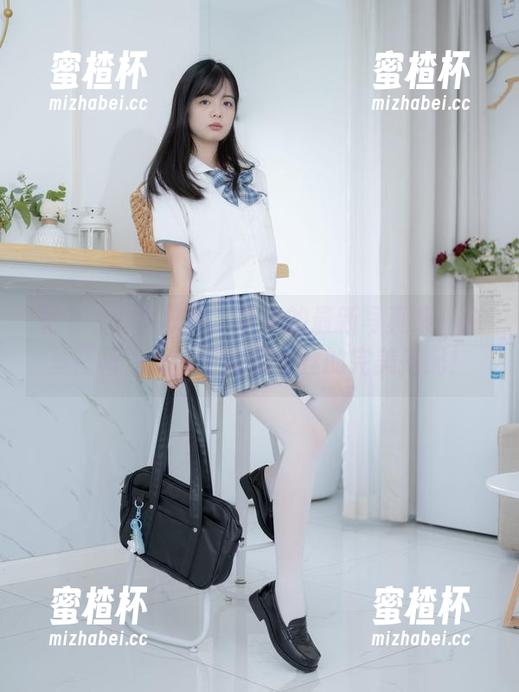 呃…‘少女秩序’带来的最新写真集：白丝蓝裙少女，蓝裙和白丝的完美搭配！