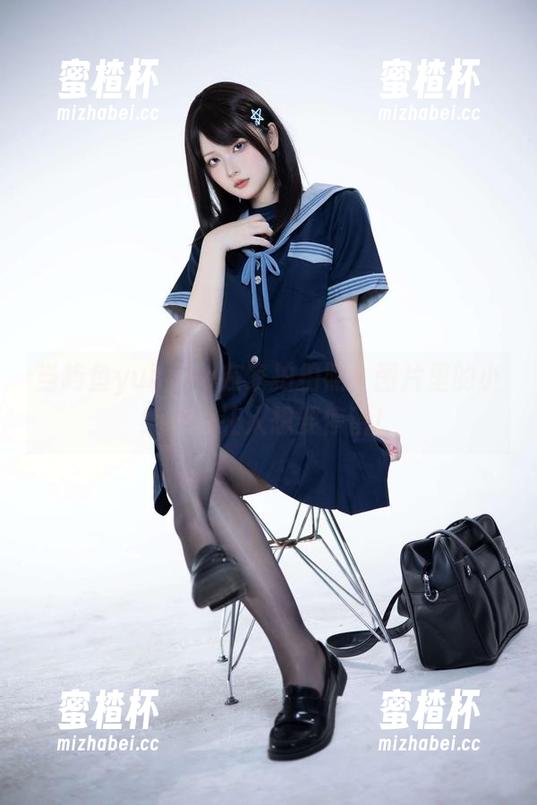 屿鱼yukako 当屿鱼yukako在家拍拍照,图片里的小细节真让人想要停留!