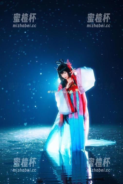 御子Yumiko 御子Yumiko的白裙:谁才是私拍的主角,裙子还是她?