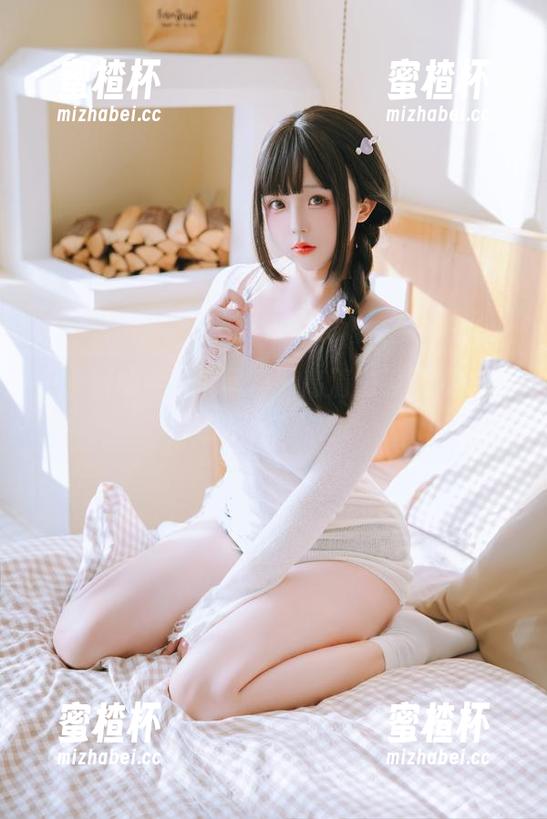 日奈娇 日奈娇的牛仔裤写真,高清记录了我的视线从何而来?