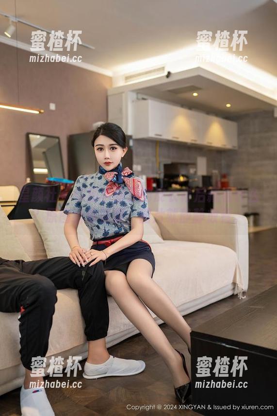 星颜社 - 你猜李丽莎的皮衣背后藏着什么？原图给你答案，图片就静静放着。