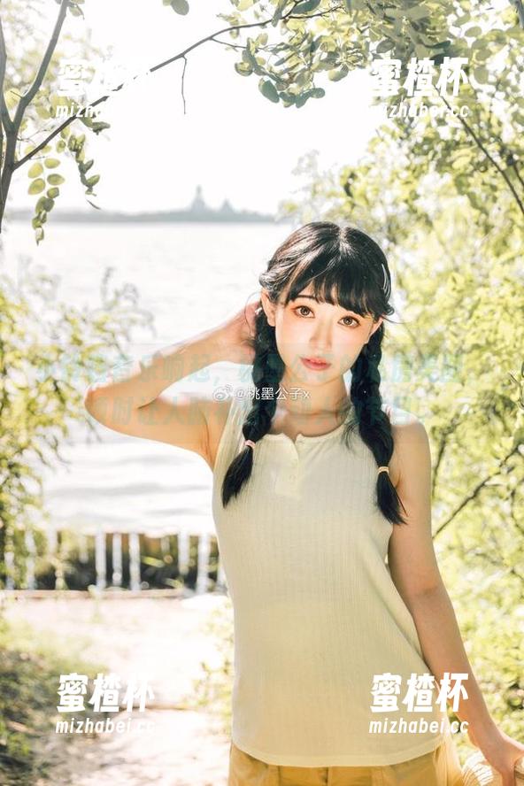 小铃铛音乐响起，桃墨公子的私房美图，顿时让人脑补出个动人的节目。