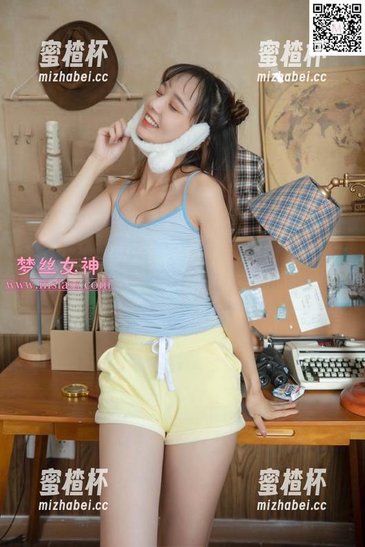 梦丝女神 - 刘诺的比基尼写真给我种“想去海边滑滑翔伞”的冲动，奇妙的联想！