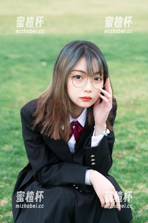 梨瑾瑾 看梨瑾瑾全套写真,女王气场强烈,她是谁的真命天子?