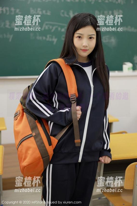 模范学院-张欣欣 模范学院 - 张欣欣的短裙,一个观看的邀请,谁敢拒绝?