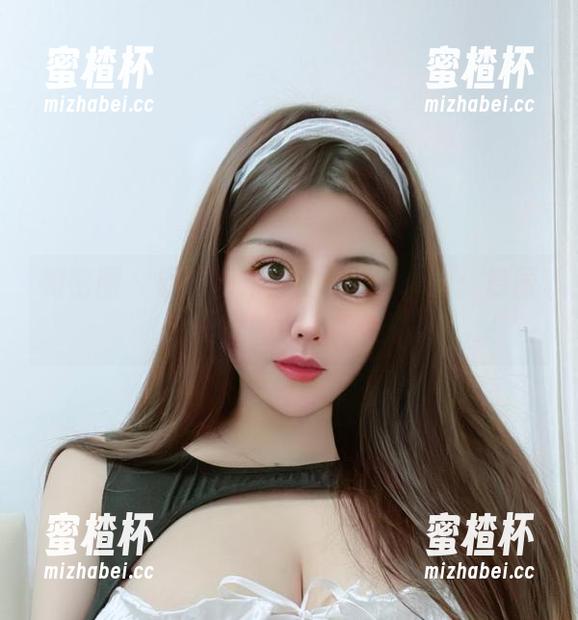 海豚baby 微密圈 - 镂空图集里的海豚baby:隐匿与大胆的微妙平衡。
