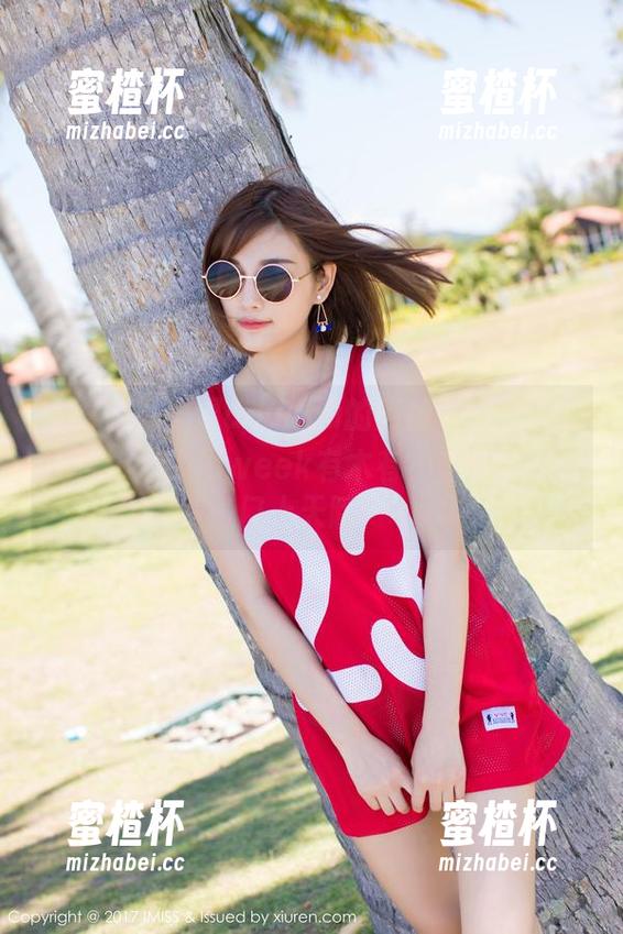 爱蜜社-逗逗doudou 爱蜜社 - 逗逗doudou的网袜写真,穿上立马fashionweek有木有?套图直接出门上天际!