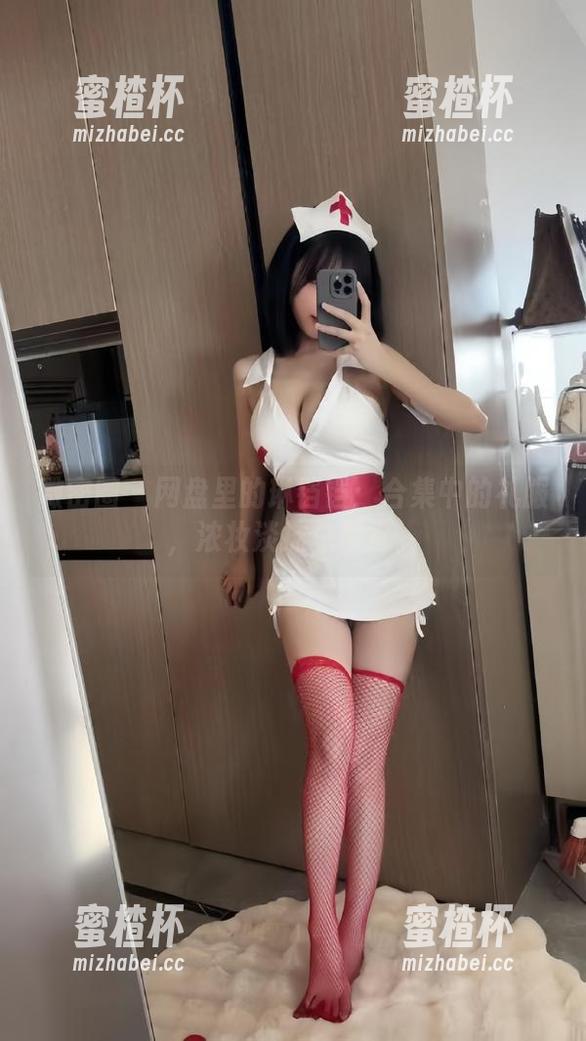 琳铛铛 微密圈 - 网盘里的琳铛铛:合集中的礼服,浓妆淡抹总相宜。