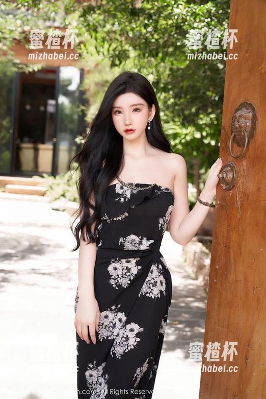 秀人网 - 网袜写真大公开，周周不吃香菜真的是个神奇的存在！