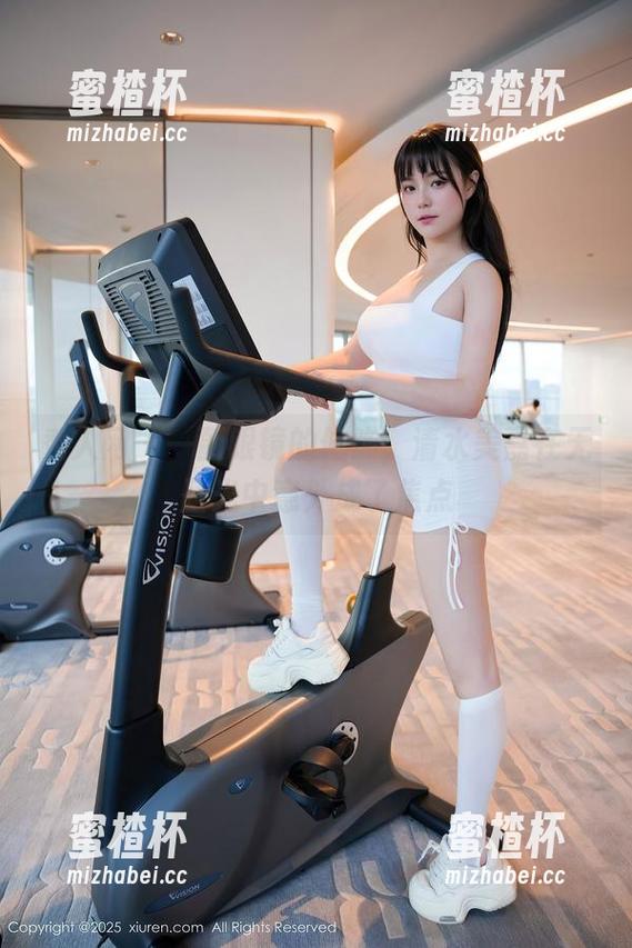 秀人网-清水美嘉 秀人网 - 一副眼镜的修饰,清水美嘉在无圣光中意外成了焦点