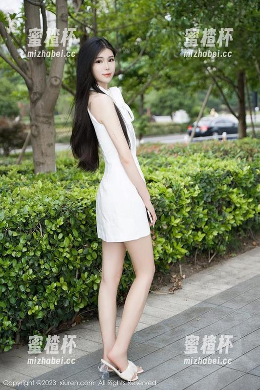 秀人网-舒林培 秀人网 - 下载舒林培的夏天写真,顺便学习如何在海边优雅地摔倒。