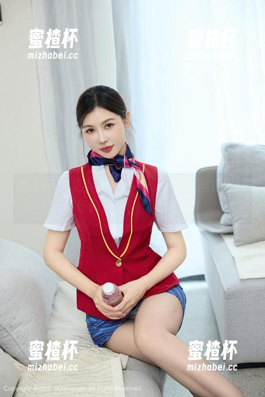 秀人网 - 艾小青的睡衣：让你的屏幕闪烁的布料魅力，下载参观！