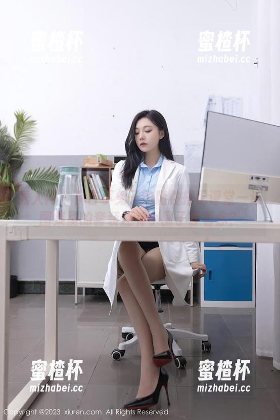 秀人网-麻吉小兔子 秀人网 - 麻吉小兔子的随性搭配课堂—这图集里的套装还有小圈子等着你?