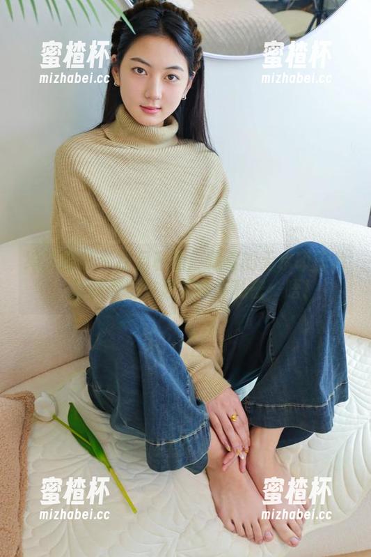 绮梦摄影-秋月 绮梦摄影 - 秋月私拍:藏着的无水印图片,若隐若现中透着些许私密,唔!