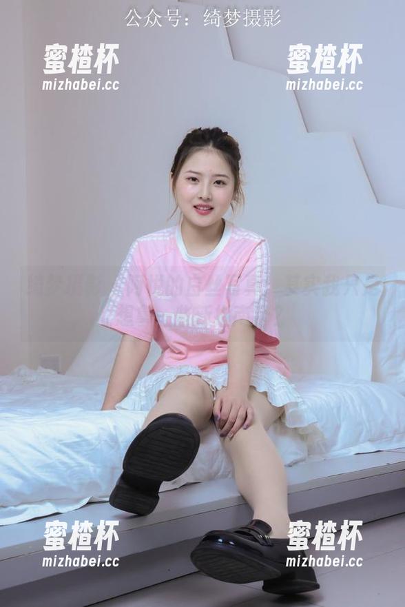 绮梦摄影-阿悦 绮梦摄影 - 阿悦的白丝写真:其实我只是想拿一些新指南针?