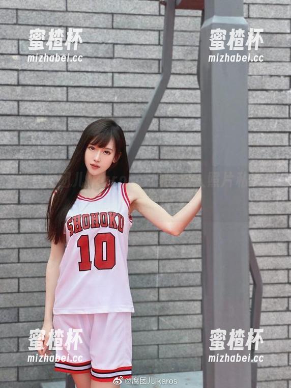 腐团儿Ikaros 别看腐团儿Ikaros,她的双人照片私房里藏着无数段子