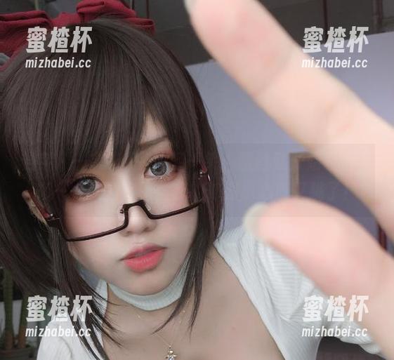 芊川一笑MNK 当芊川一笑MNK轻轻一笑,蕾丝就开始轻舞飞扬——美图套图,我的修图小心脏又跳了!