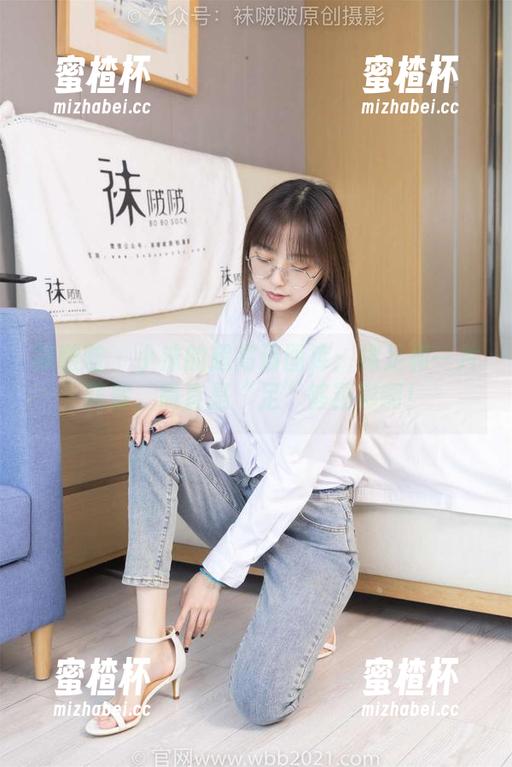 袜啵啵-小沫 袜啵啵 - 小沫的超高清图库:裸足和一片花絮,简直是“足”够精彩啊!