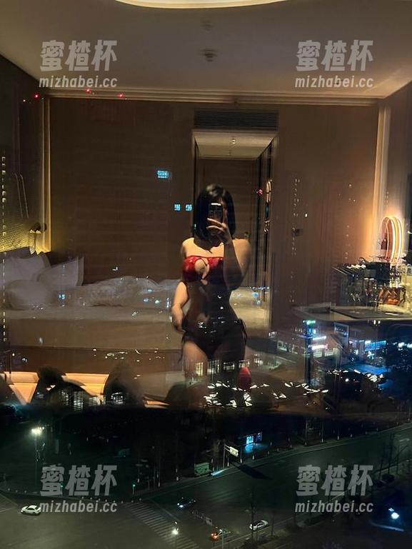 詹詹 微密圈 - 詹詹的花嫁,免费图集,可能会让你眼前一亮吧?